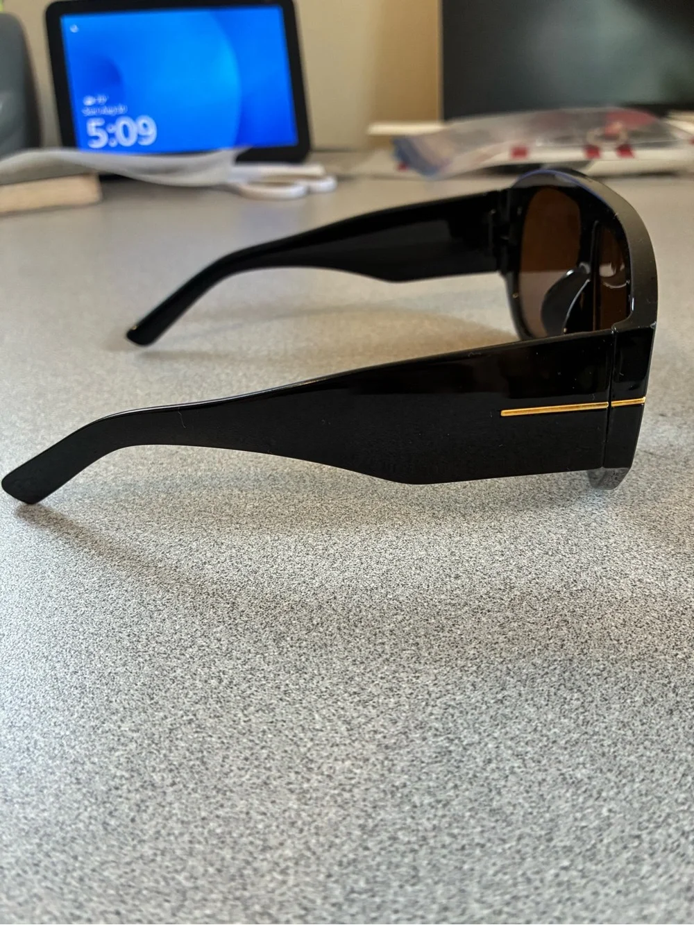 Black Oversized Aviator Sunglasses with Brown Lenses